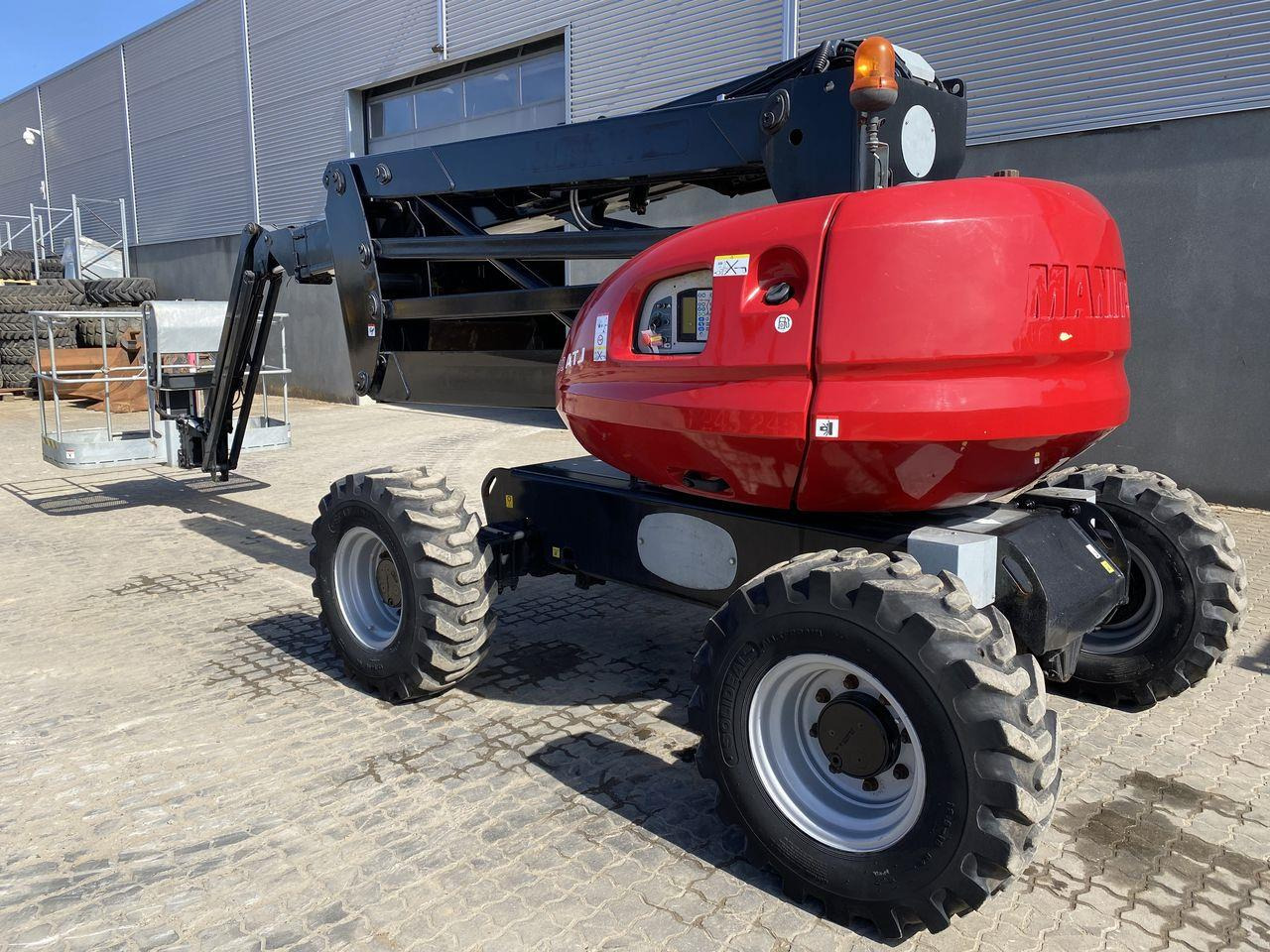 Manitou 180ATJ 2 RC - Zglobni krak: slika Manitou 180ATJ 2 RC - Zglobni krak Manitou 180ATJ 2 RC - Zglobni krak: slika Manitou 180ATJ 2 RC - Zglobni krak