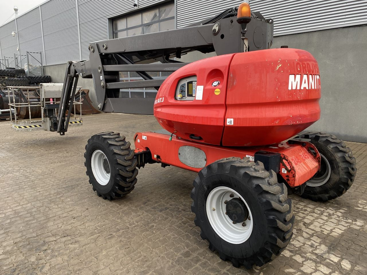 Manitou 180ATJ 2 RC - Zglobni krak: slika Manitou 180ATJ 2 RC - Zglobni krak Manitou 180ATJ 2 RC - Zglobni krak: slika Manitou 180ATJ 2 RC - Zglobni krak