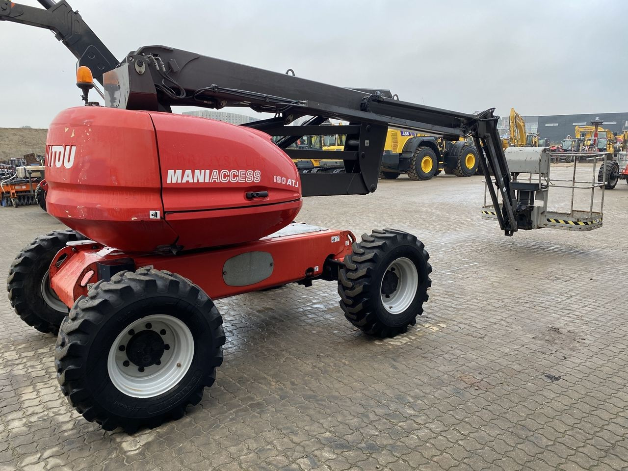 Manitou 180ATJ 2 RC - Zglobni krak: slika Manitou 180ATJ 2 RC - Zglobni krak Manitou 180ATJ 2 RC - Zglobni krak: slika Manitou 180ATJ 2 RC - Zglobni krak