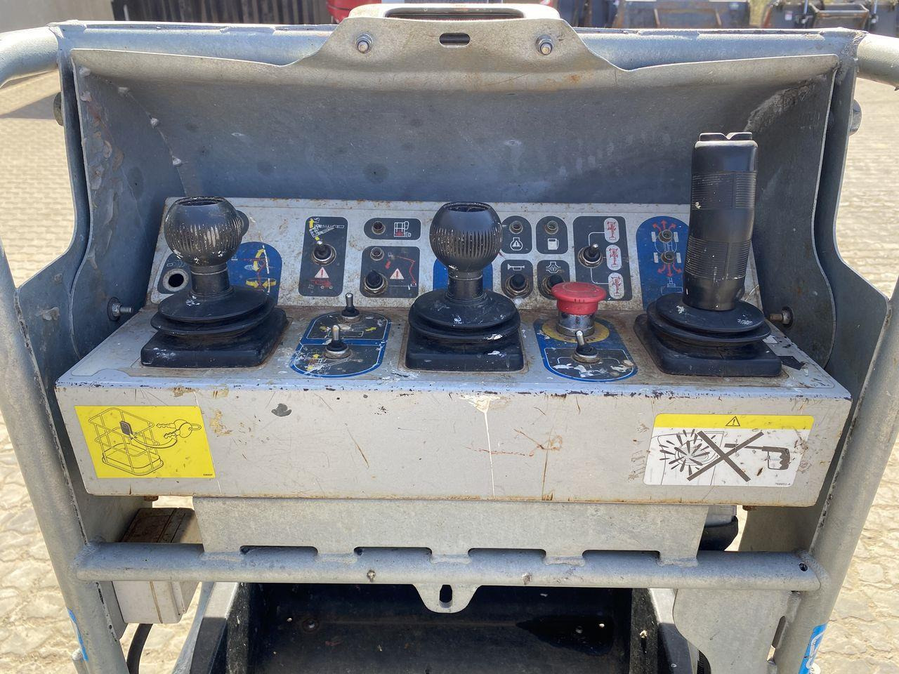 Manitou 180ATJ 2 RC - Zglobni krak: slika Manitou 180ATJ 2 RC - Zglobni krak Manitou 180ATJ 2 RC - Zglobni krak: slika Manitou 180ATJ 2 RC - Zglobni krak