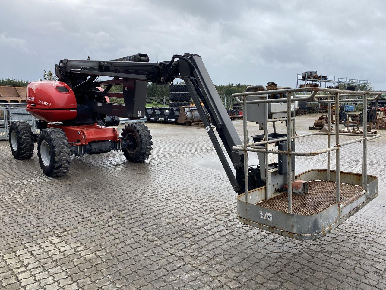 Manitou 180ATJ RC - Zglobni krak: slika Manitou 180ATJ RC - Zglobni krak Manitou 180ATJ RC - Zglobni krak: slika Manitou 180ATJ RC - Zglobni krak