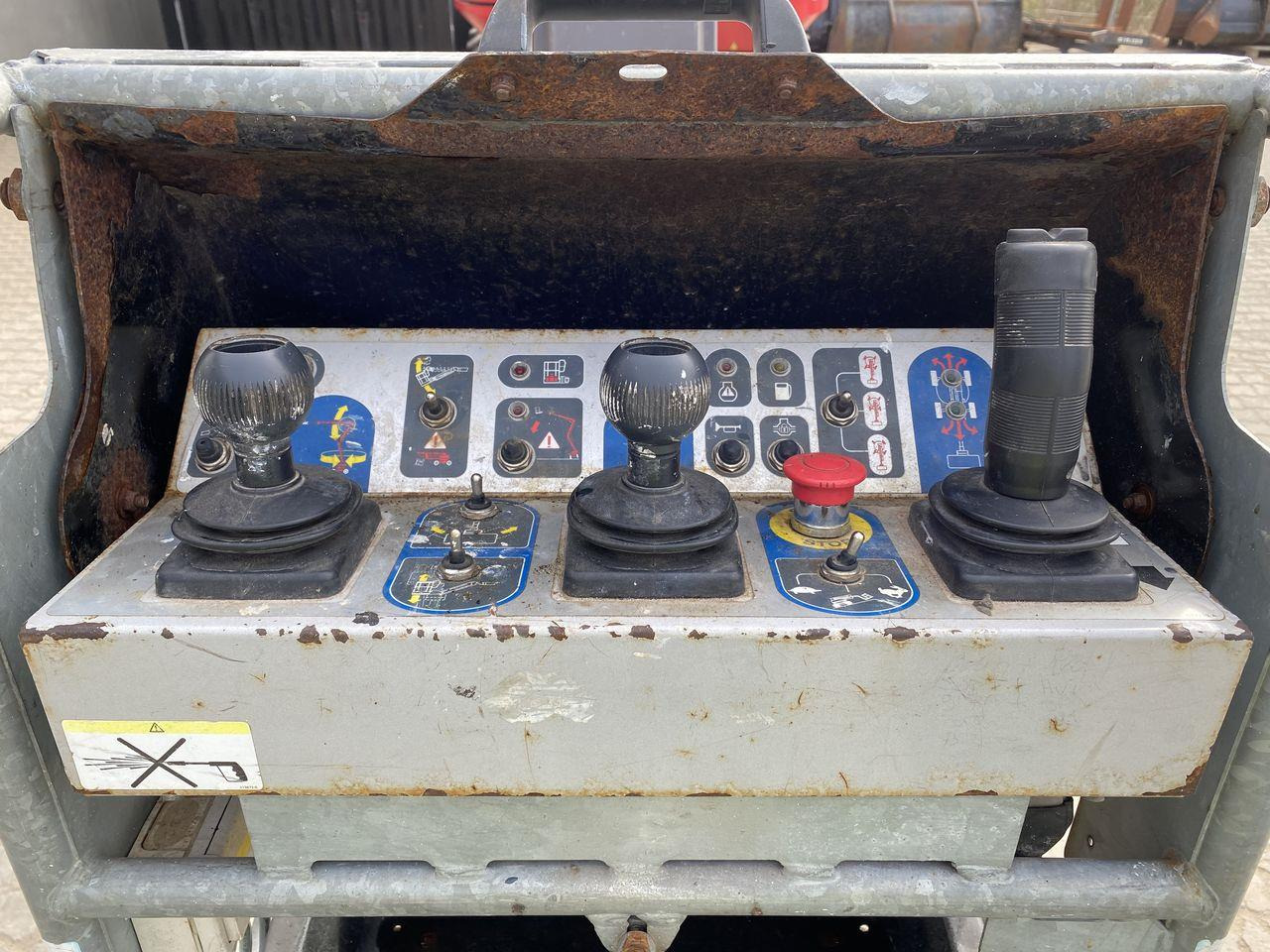 Manitou 200ATJ RC - Zglobni krak: slika Manitou 200ATJ RC - Zglobni krak Manitou 200ATJ RC - Zglobni krak: slika Manitou 200ATJ RC - Zglobni krak