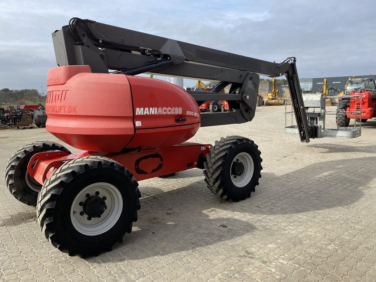 Manitou 200ATJ RC - Zglobni krak: slika Manitou 200ATJ RC - Zglobni krak Manitou 200ATJ RC - Zglobni krak: slika Manitou 200ATJ RC - Zglobni krak