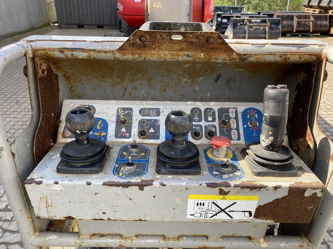 Manitou 200ATJ RC - Zglobni krak: slika Manitou 200ATJ RC - Zglobni krak Manitou 200ATJ RC - Zglobni krak: slika Manitou 200ATJ RC - Zglobni krak