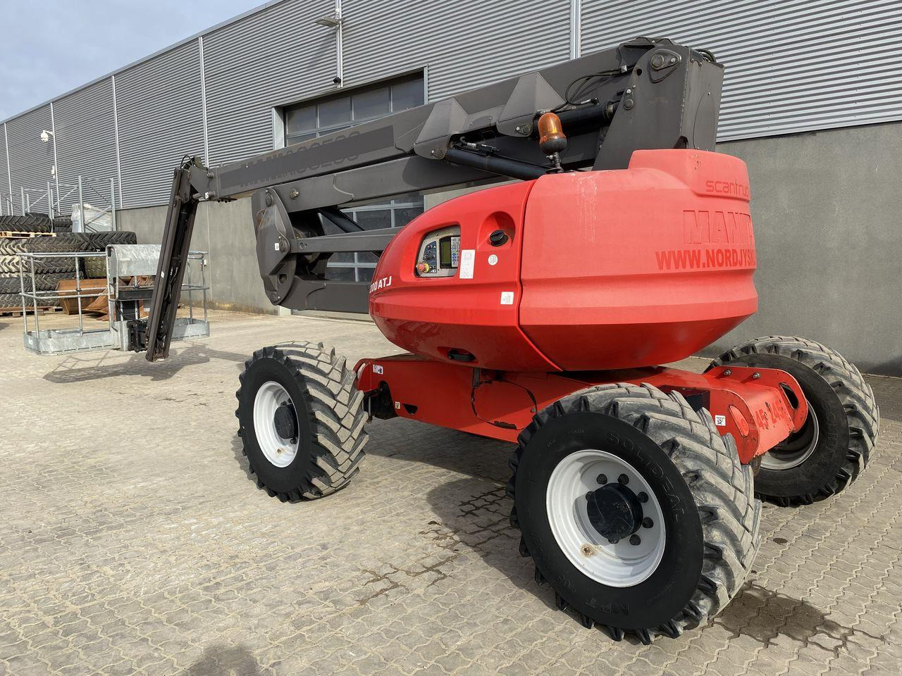 Manitou 200ATJ RC - Zglobni krak: slika Manitou 200ATJ RC - Zglobni krak Manitou 200ATJ RC - Zglobni krak: slika Manitou 200ATJ RC - Zglobni krak