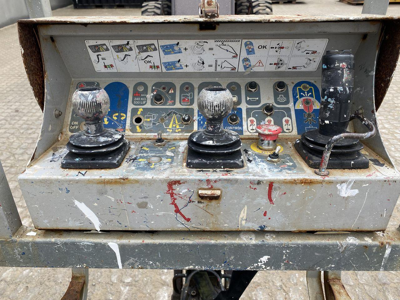 Manitou 260TJ - Teleskopski krak: slika Manitou 260TJ - Teleskopski krak Manitou 260TJ - Teleskopski krak: slika Manitou 260TJ - Teleskopski krak