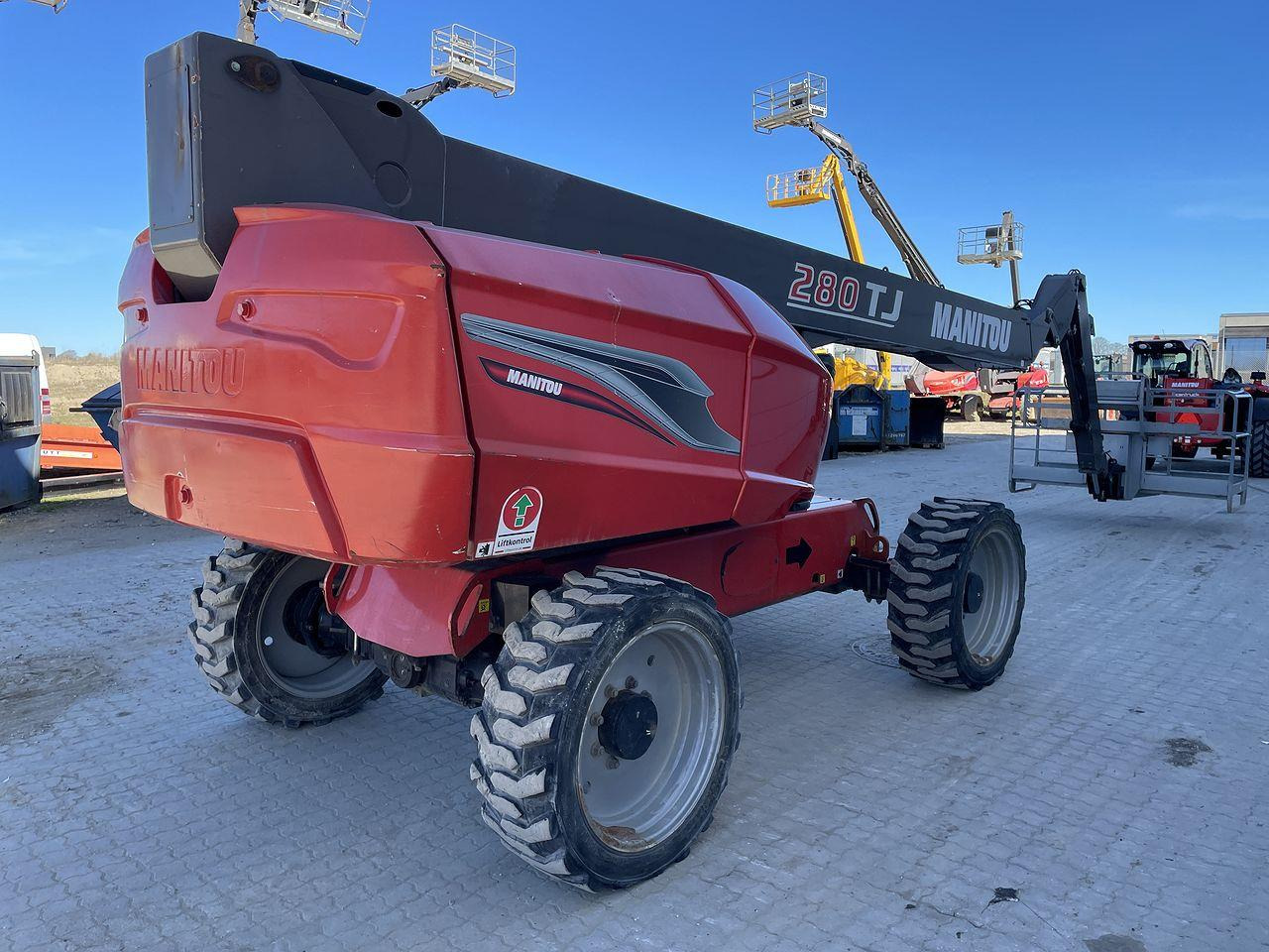 Manitou 280TJ - Teleskopski krak: slika Manitou 280TJ - Teleskopski krak Manitou 280TJ - Teleskopski krak: slika Manitou 280TJ - Teleskopski krak