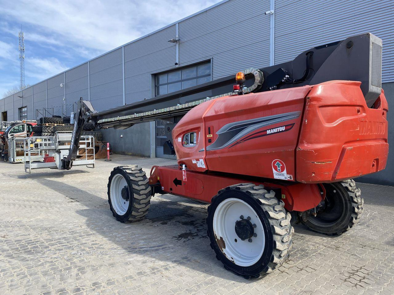 Manitou 280TJ - Teleskopski krak: slika Manitou 280TJ - Teleskopski krak Manitou 280TJ - Teleskopski krak: slika Manitou 280TJ - Teleskopski krak