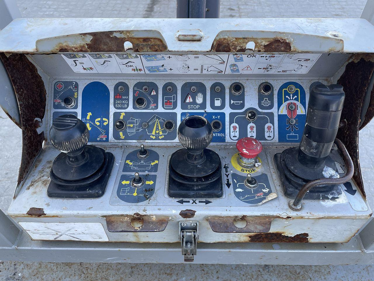 Manitou 280TJ - Teleskopski krak: slika Manitou 280TJ - Teleskopski krak Manitou 280TJ - Teleskopski krak: slika Manitou 280TJ - Teleskopski krak