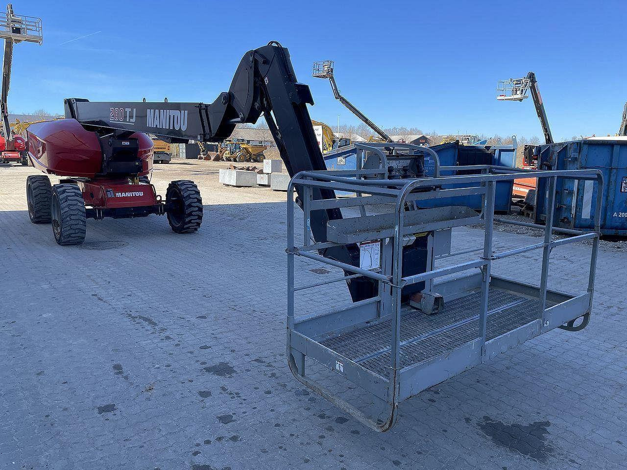Manitou 280TJ - Teleskopski krak: slika Manitou 280TJ - Teleskopski krak Manitou 280TJ - Teleskopski krak: slika Manitou 280TJ - Teleskopski krak