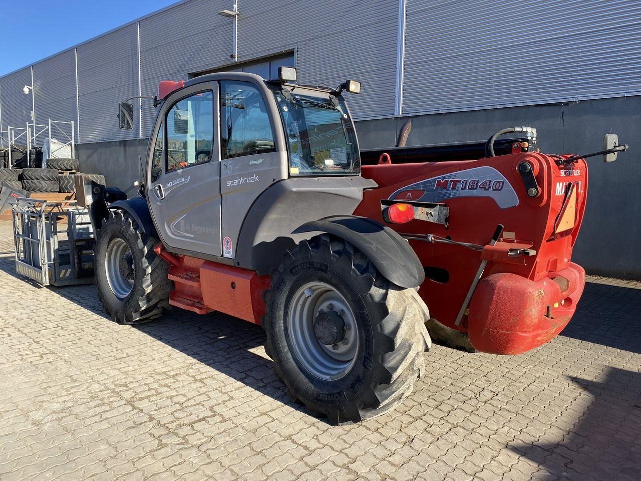 Manitou MT1840A ST3B - Teleskopski rukovatelj: slika Manitou MT1840A ST3B - Teleskopski rukovatelj Manitou MT1840A ST3B - Teleskopski rukovatelj: slika Manitou MT1840A ST3B - Teleskopski rukovatelj