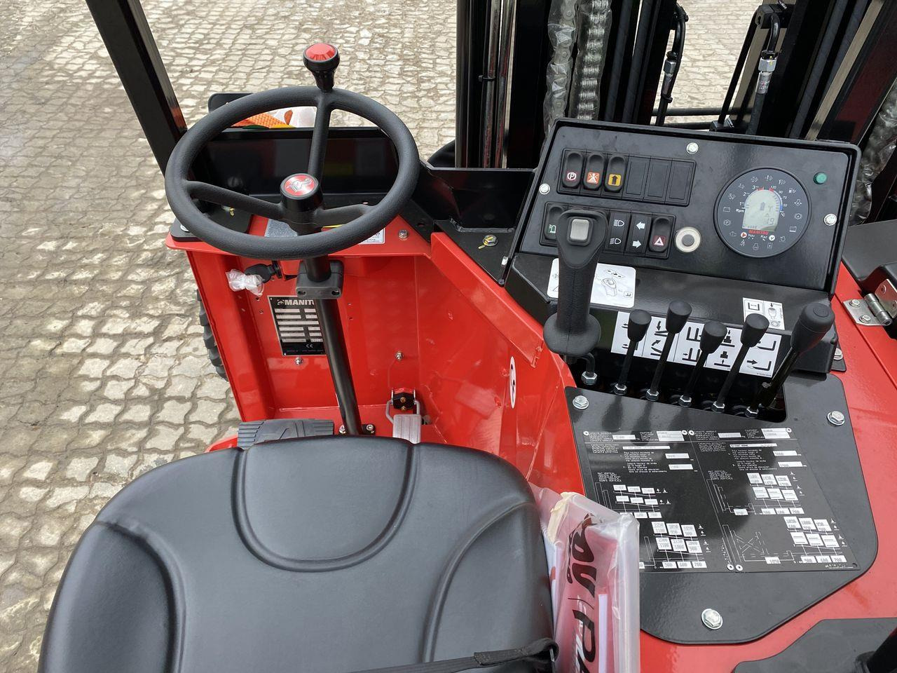 Manitou TMM25K ST5 - Prijenosni viličar: slika Manitou TMM25K ST5 - Prijenosni viličar Manitou TMM25K ST5 - Prijenosni viličar: slika Manitou TMM25K ST5 - Prijenosni viličar