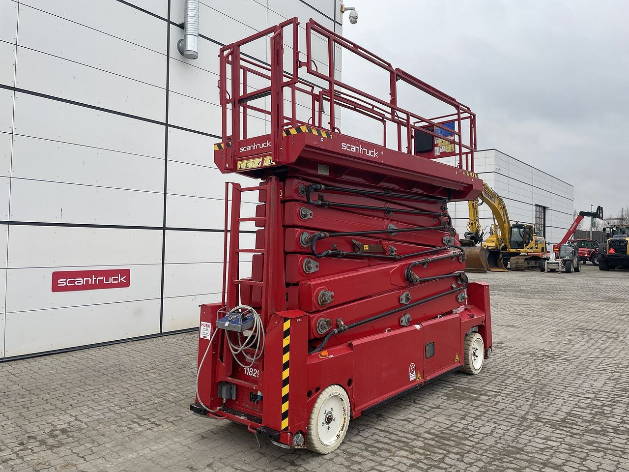 PB S225-12ES - Škarasta podizna platforma: slika PB S225-12ES - Škarasta podizna platforma PB S225-12ES - Škarasta podizna platforma: slika PB S225-12ES - Škarasta podizna platforma