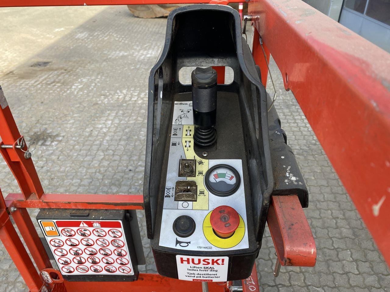 Skyjack SJ3219 - Škarasta podizna platforma: slika Skyjack SJ3219 - Škarasta podizna platforma Skyjack SJ3219 - Škarasta podizna platforma: slika Skyjack SJ3219 - Škarasta podizna platforma