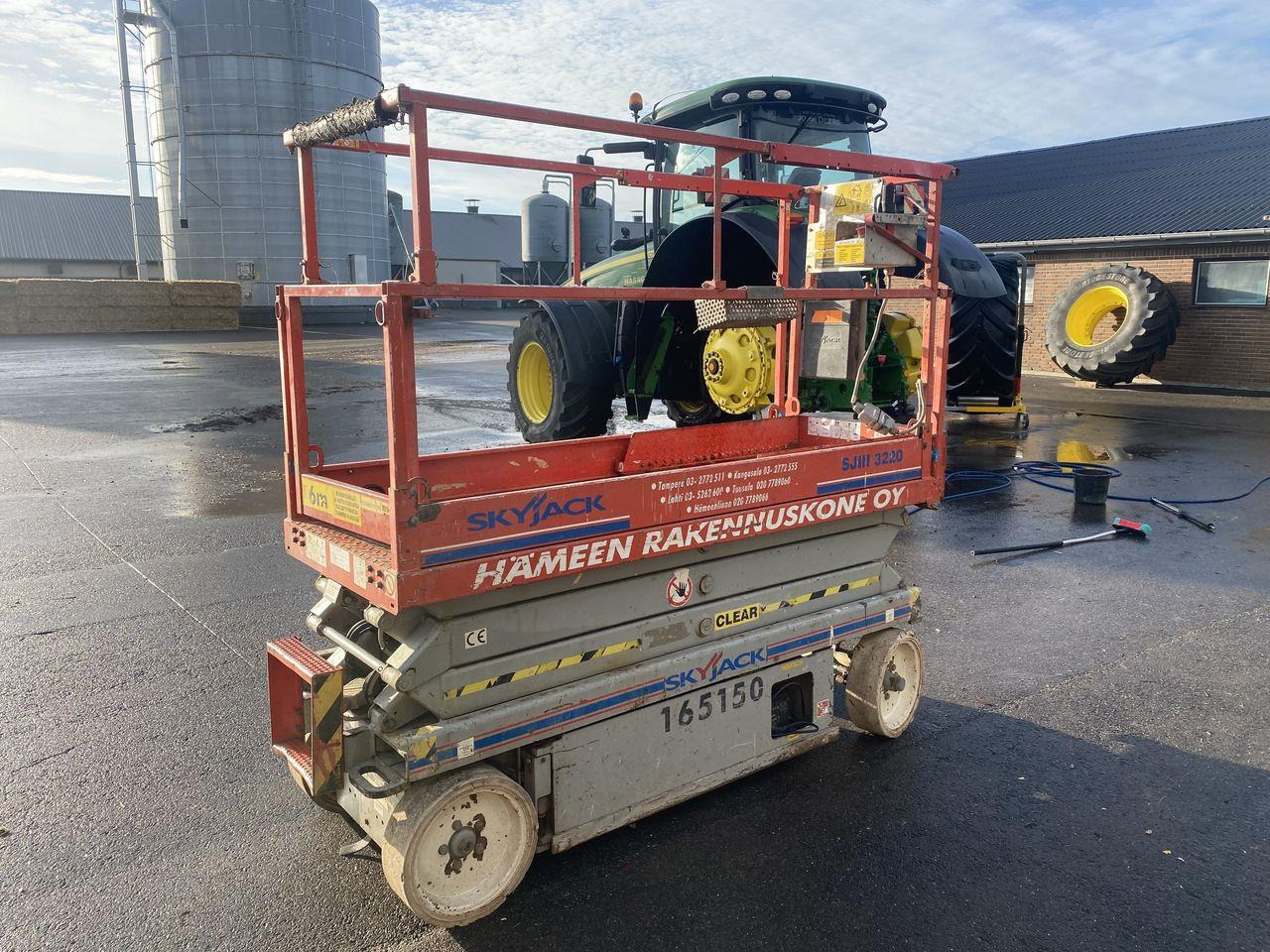 Skyjack SJ3220 - Škarasta podizna platforma: slika Skyjack SJ3220 - Škarasta podizna platforma Skyjack SJ3220 - Škarasta podizna platforma: slika Skyjack SJ3220 - Škarasta podizna platforma