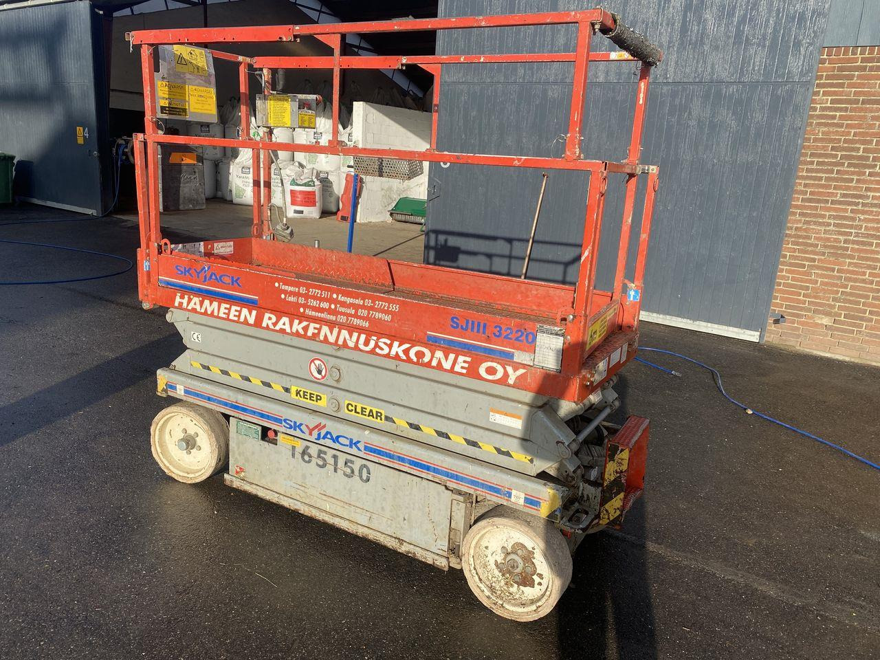 Skyjack SJ3220 - Škarasta podizna platforma: slika Skyjack SJ3220 - Škarasta podizna platforma Skyjack SJ3220 - Škarasta podizna platforma: slika Skyjack SJ3220 - Škarasta podizna platforma