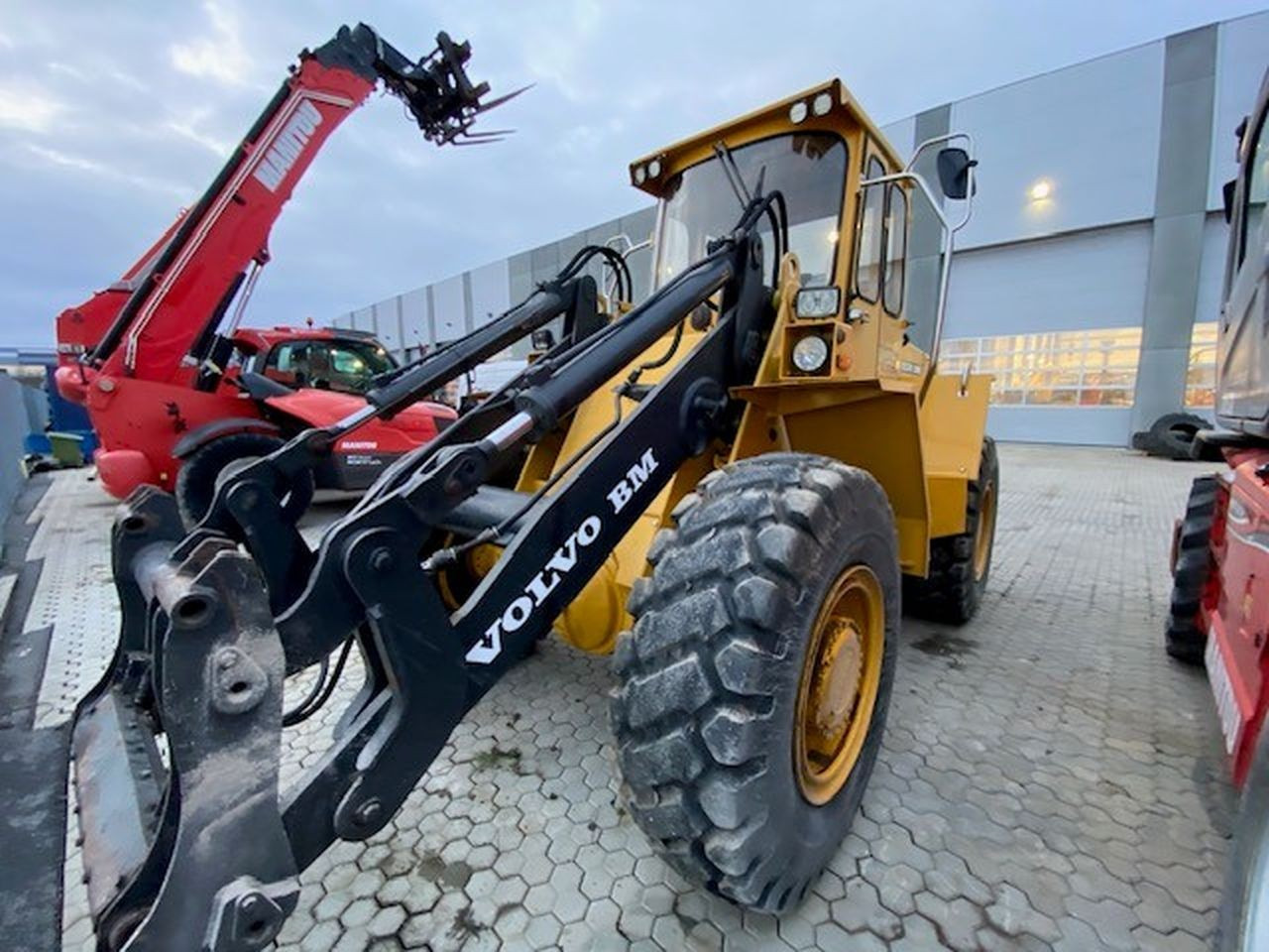 Volvo BM 4300 - Utovarivač na kotačima: slika Volvo BM 4300 - Utovarivač na kotačima Volvo BM 4300 - Utovarivač na kotačima: slika Volvo BM 4300 - Utovarivač na kotačima