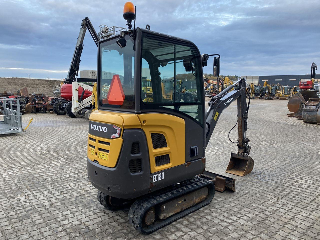 Volvo EC18D - Mini bager: slika Volvo EC18D - Mini bager Volvo EC18D - Mini bager: slika Volvo EC18D - Mini bager