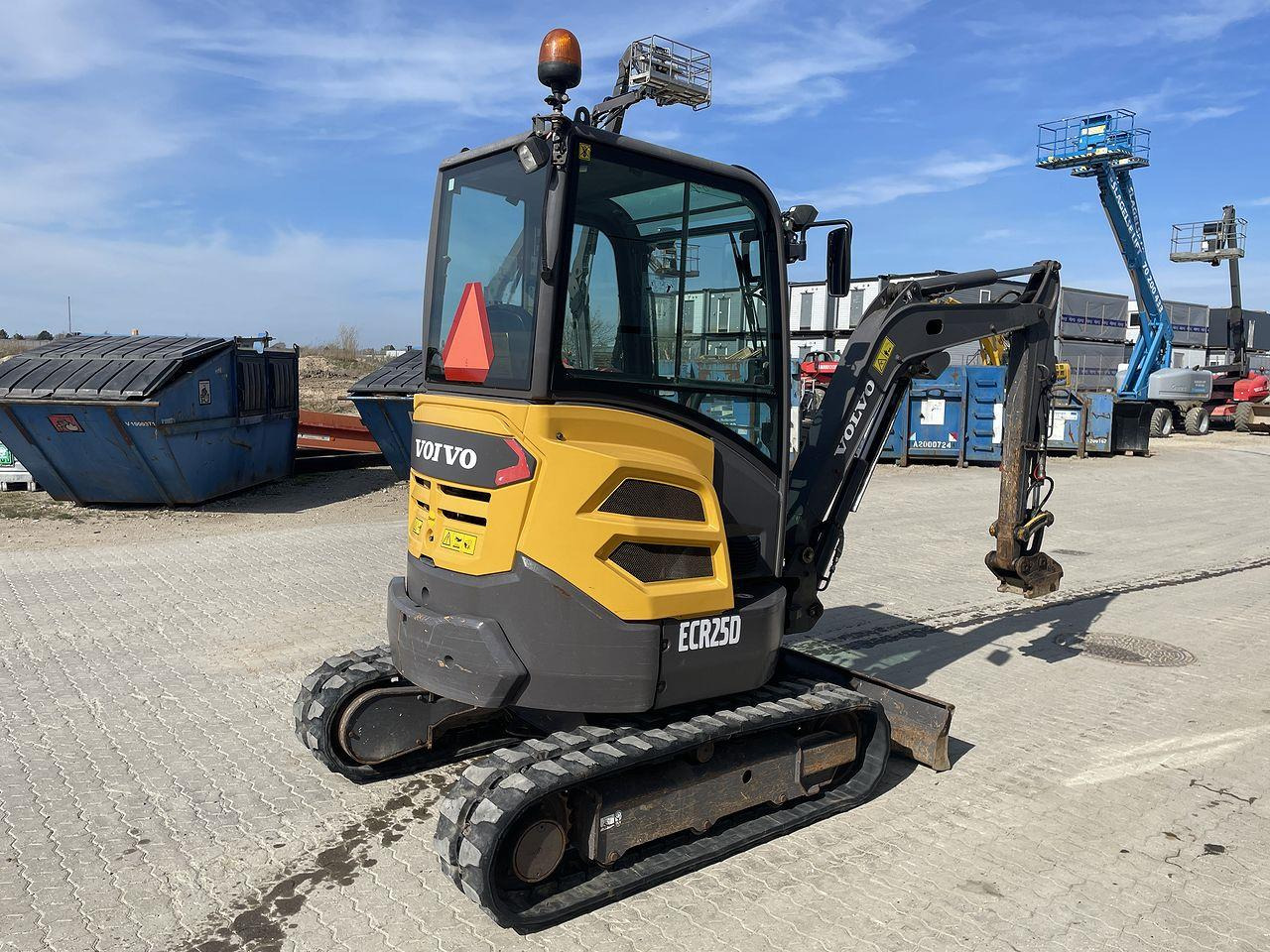 Volvo ECR25 - Mini bager: slika Volvo ECR25 - Mini bager Volvo ECR25 - Mini bager: slika Volvo ECR25 - Mini bager