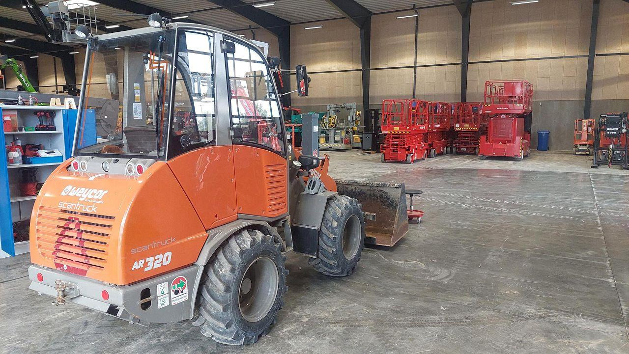 Weycor AR320 Cab - Zglobni utovarivač: slika Weycor AR320 Cab - Zglobni utovarivač Weycor AR320 Cab - Zglobni utovarivač: slika Weycor AR320 Cab - Zglobni utovarivač
