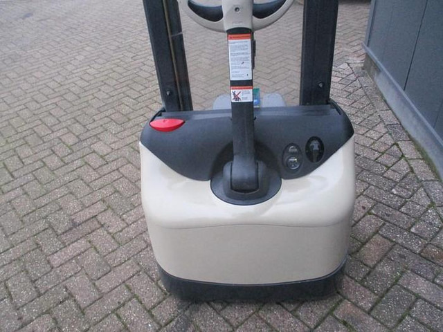 Crown WF 3000-1.0 TL - Slagač stoga: slika Crown WF 3000-1.0 TL - Slagač stoga Crown WF 3000-1.0 TL - Slagač stoga: slika Crown WF 3000-1.0 TL - Slagač stoga