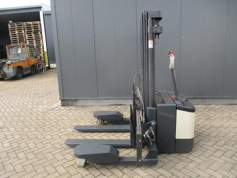 Crown WS2300-1.8TT-4W-4415 - Slagač stoga: slika Crown WS2300-1.8TT-4W-4415 - Slagač stoga Crown WS2300-1.8TT-4W-4415 - Slagač stoga: slika Crown WS2300-1.8TT-4W-4415 - Slagač stoga