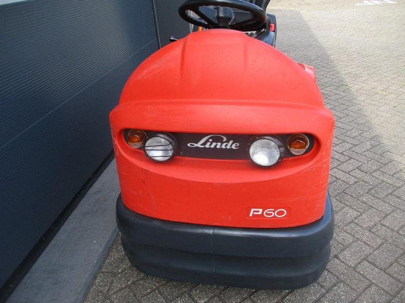 Linde P 60 - Vučni traktor: slika Linde P 60 - Vučni traktor Linde P 60 - Vučni traktor: slika Linde P 60 - Vučni traktor