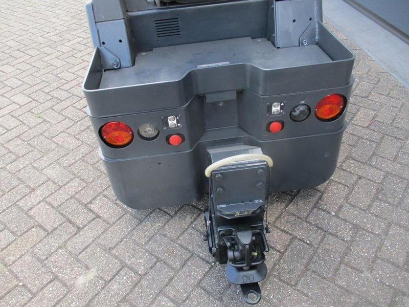Linde P 60 - Vučni traktor: slika Linde P 60 - Vučni traktor Linde P 60 - Vučni traktor: slika Linde P 60 - Vučni traktor