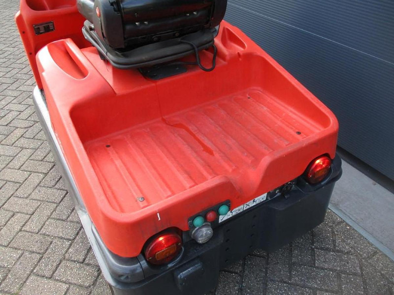 Linde P 60 - Vučni traktor: slika Linde P 60 - Vučni traktor Linde P 60 - Vučni traktor: slika Linde P 60 - Vučni traktor