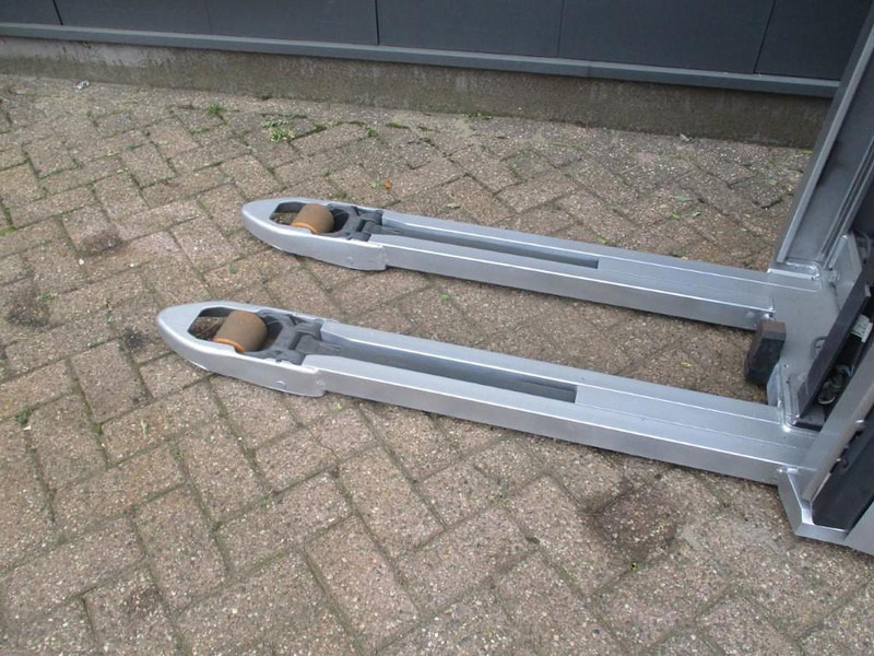 Paletni viličar Still EXD-SF20: slika Paletni viličar Still EXD-SF20 Paletni viličar Still EXD-SF20: slika Paletni viličar Still EXD-SF20