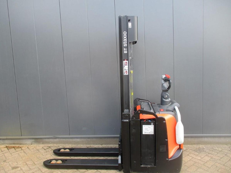 Toyota SPE 120L - Slagač stoga: slika Toyota SPE 120L - Slagač stoga Toyota SPE 120L - Slagač stoga: slika Toyota SPE 120L - Slagač stoga