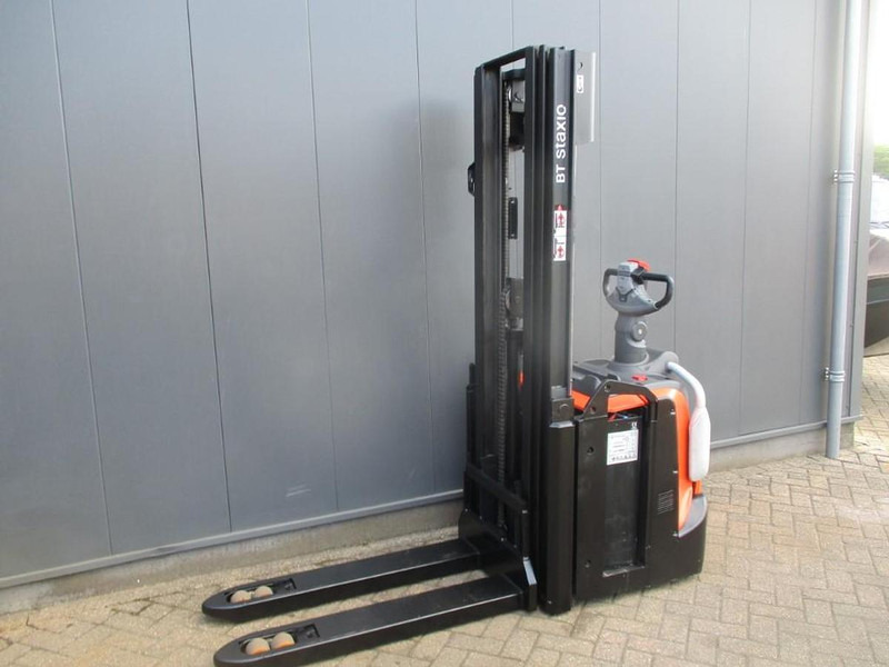 Toyota SPE 120L - Slagač stoga: slika Toyota SPE 120L - Slagač stoga Toyota SPE 120L - Slagač stoga: slika Toyota SPE 120L - Slagač stoga