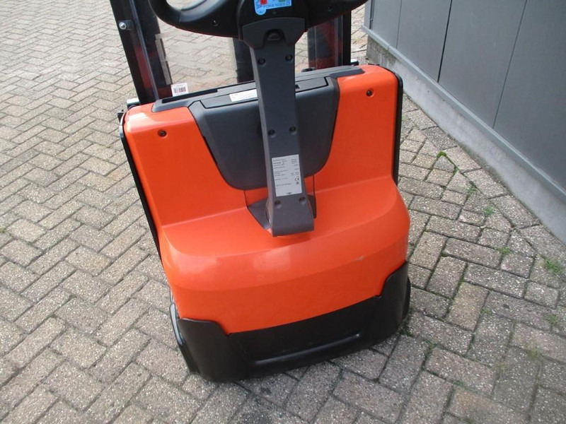 Toyota SWE 100 - Slagač stoga: slika Toyota SWE 100 - Slagač stoga Toyota SWE 100 - Slagač stoga: slika Toyota SWE 100 - Slagač stoga