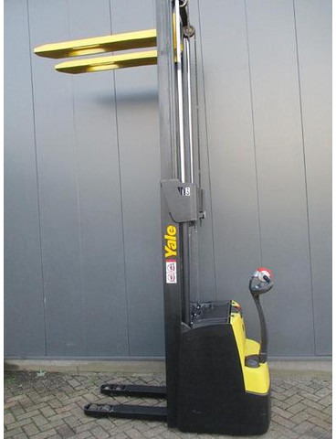 Yale MS 16 - Slagač stoga: slika Yale MS 16 - Slagač stoga Yale MS 16 - Slagač stoga: slika Yale MS 16 - Slagač stoga