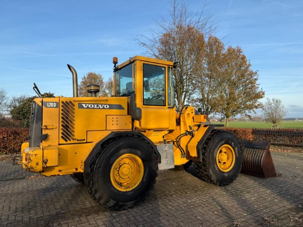 Volvo L 70 D - Utovarivač na kotačima: slika Volvo L 70 D - Utovarivač na kotačima Volvo L 70 D - Utovarivač na kotačima: slika Volvo L 70 D - Utovarivač na kotačima