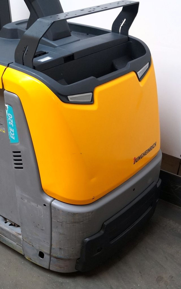 Jungheinrich ECE320 - Komisioner: slika Jungheinrich ECE320 - Komisioner Jungheinrich ECE320 - Komisioner: slika Jungheinrich ECE320 - Komisioner