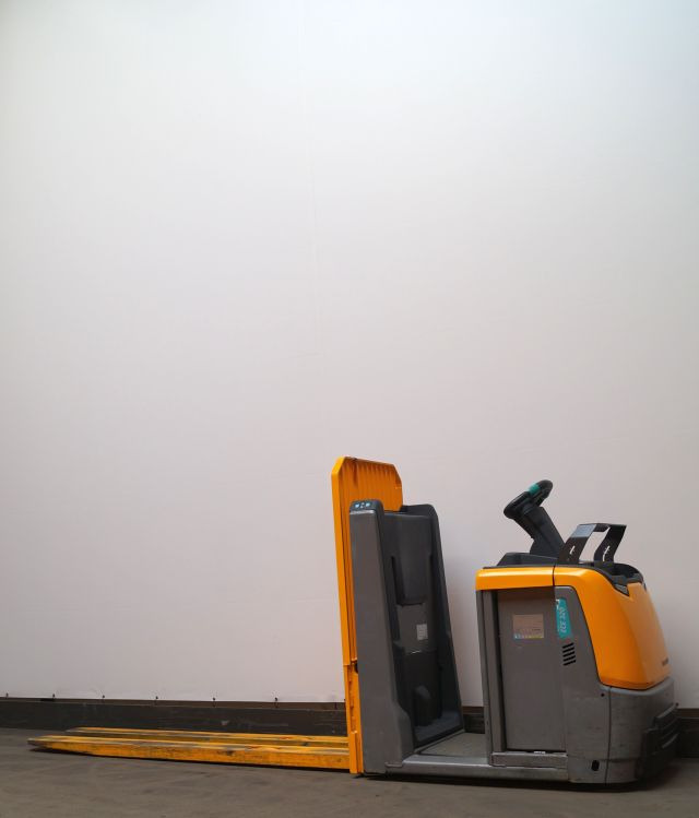 Jungheinrich ECE320 - Komisioner: slika Jungheinrich ECE320 - Komisioner Jungheinrich ECE320 - Komisioner: slika Jungheinrich ECE320 - Komisioner