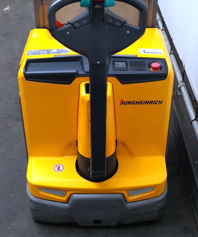 Jungheinrich EJD222 - Slagač stoga: slika  Jungheinrich EJD222 - Slagač stoga Jungheinrich EJD222 - Slagač stoga: slika  Jungheinrich EJD222 - Slagač stoga