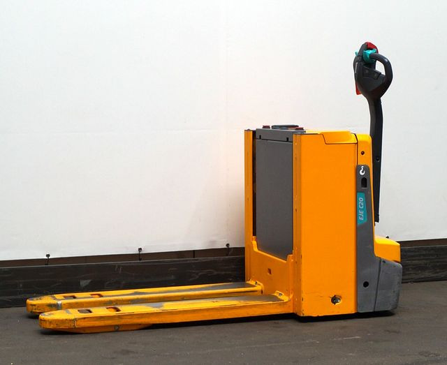 Jungheinrich EJE C20 - Paletni viličar: slika Jungheinrich EJE C20 - Paletni viličar Jungheinrich EJE C20 - Paletni viličar: slika Jungheinrich EJE C20 - Paletni viličar