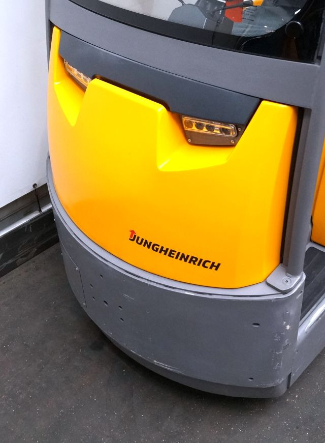 Jungheinrich EZS570 - Vučni traktor: slika Jungheinrich EZS570 - Vučni traktor Jungheinrich EZS570 - Vučni traktor: slika Jungheinrich EZS570 - Vučni traktor