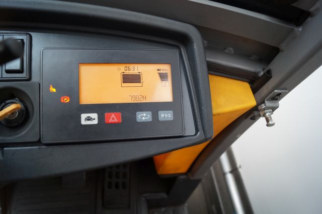 Jungheinrich EZS570 - Vučni traktor: slika Jungheinrich EZS570 - Vučni traktor Jungheinrich EZS570 - Vučni traktor: slika Jungheinrich EZS570 - Vučni traktor