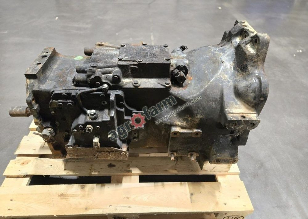 Skrzynia biegów New Holland T6070, T6050, T6040 - Mjenjač: slika Skrzynia biegów New Holland T6070, T6050, T6040 - Mjenjač Skrzynia biegów New Holland T6070, T6050, T6040 - Mjenjač: slika Skrzynia biegów New Holland T6070, T6050, T6040 - Mjenjač