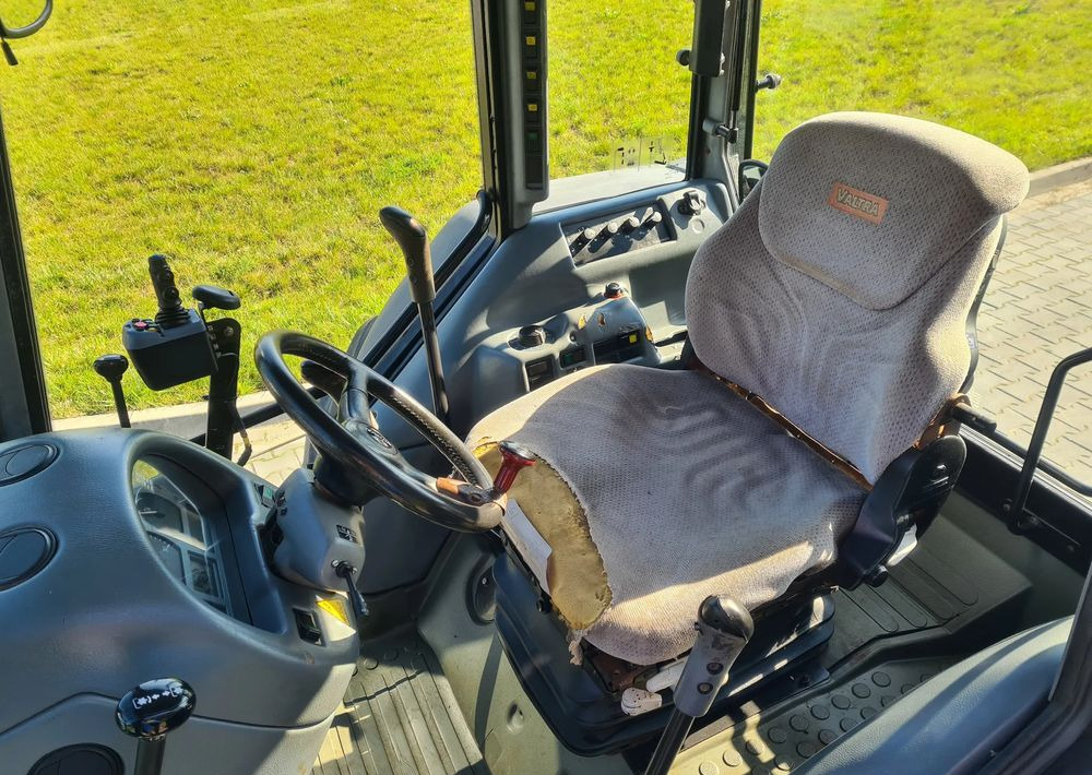 Valtra A95 - Traktor: slika Valtra A95 - Traktor Valtra A95 - Traktor: slika Valtra A95 - Traktor