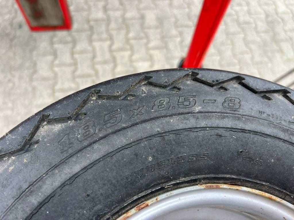 Prevrtač sijena/ Grabulje Lely Hibiscus 915 CD Vario: slika Prevrtač sijena/ Grabulje Lely Hibiscus 915 CD Vario Prevrtač sijena/ Grabulje Lely Hibiscus 915 CD Vario: slika Prevrtač sijena/ Grabulje Lely Hibiscus 915 CD Vario