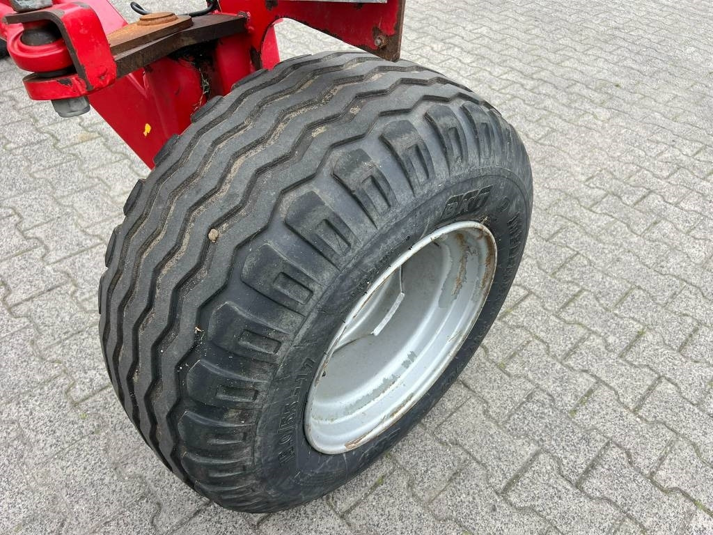 Prevrtač sijena/ Grabulje Lely Hibiscus 915 CD Vario: slika Prevrtač sijena/ Grabulje Lely Hibiscus 915 CD Vario Prevrtač sijena/ Grabulje Lely Hibiscus 915 CD Vario: slika Prevrtač sijena/ Grabulje Lely Hibiscus 915 CD Vario