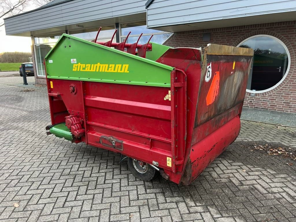 Strautmann BVW blokkenwagen - Vagon-miješalica za krmivo: slika Strautmann BVW blokkenwagen - Vagon-miješalica za krmivo Strautmann BVW blokkenwagen - Vagon-miješalica za krmivo: slika Strautmann BVW blokkenwagen - Vagon-miješalica za krmivo