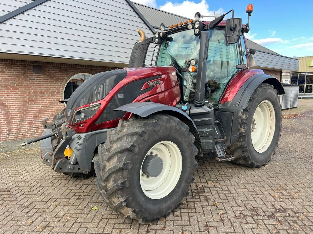 Valtra T 174 Versu - Traktor: slika Valtra T 174 Versu - Traktor Valtra T 174 Versu - Traktor: slika Valtra T 174 Versu - Traktor