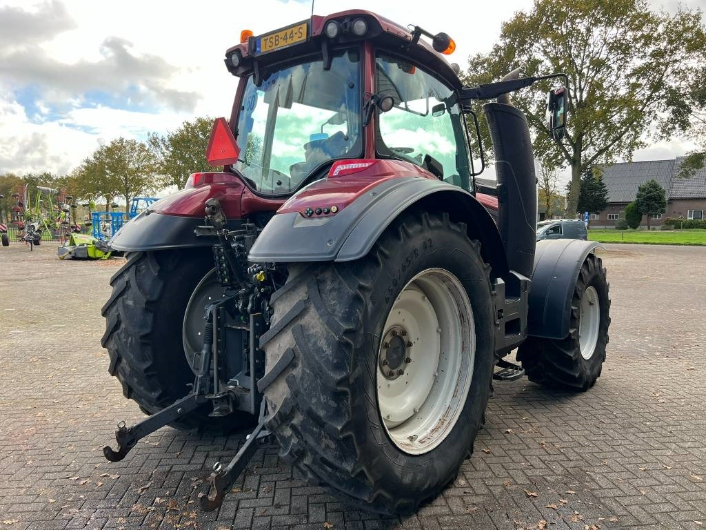 Valtra T 174 Versu - Traktor: slika Valtra T 174 Versu - Traktor Valtra T 174 Versu - Traktor: slika Valtra T 174 Versu - Traktor