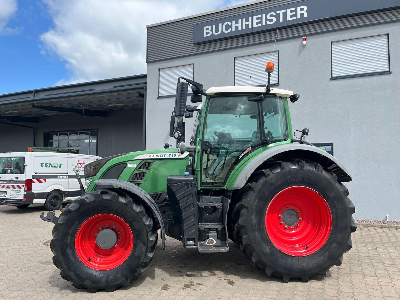 Fendt 718 Vario SCR - Traktor: slika Fendt 718 Vario SCR - Traktor Fendt 718 Vario SCR - Traktor: slika Fendt 718 Vario SCR - Traktor