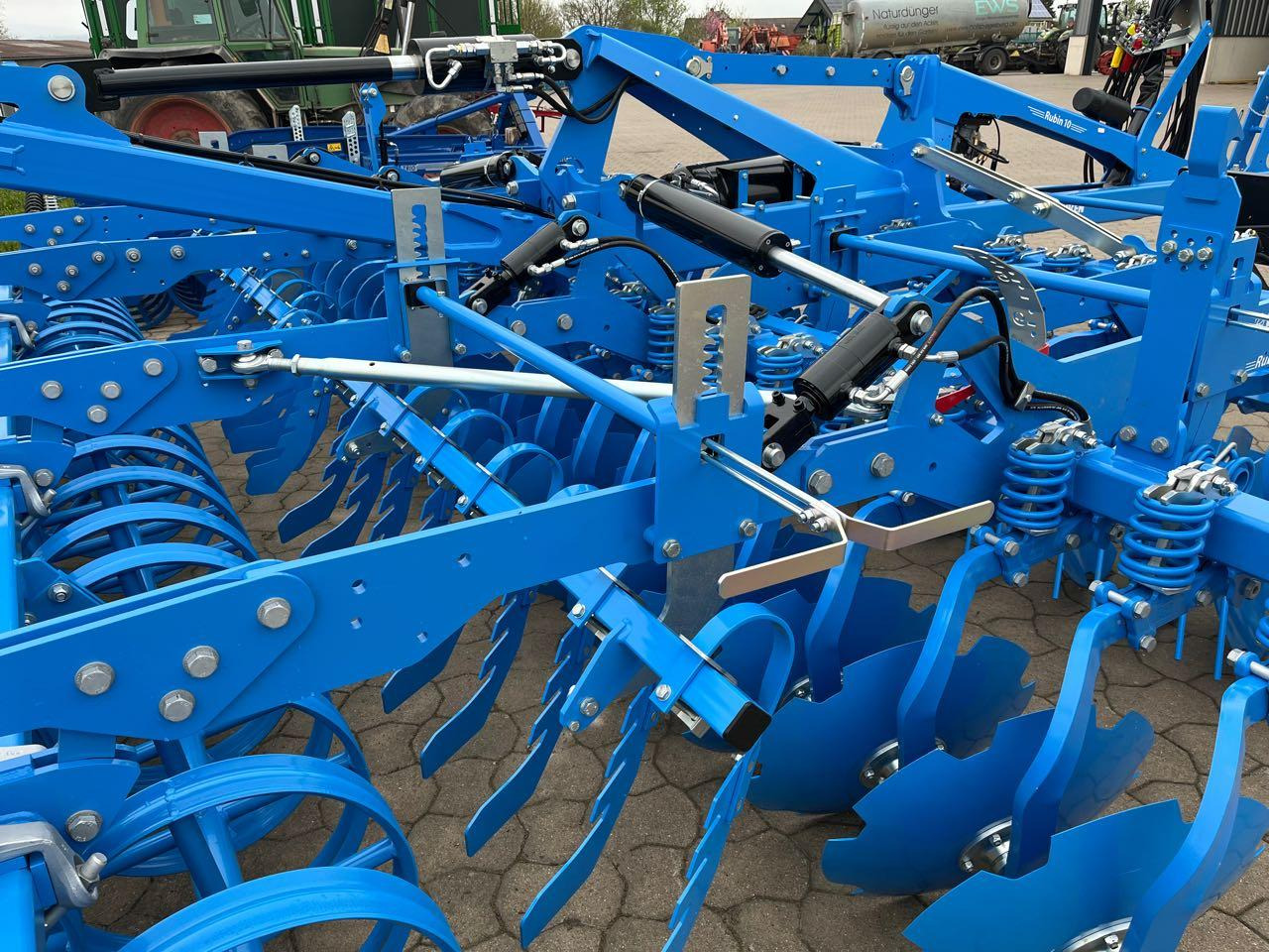 Lemken Rubin 10 TF/500 - Tanjurača: slika Lemken Rubin 10 TF/500 - Tanjurača Lemken Rubin 10 TF/500 - Tanjurača: slika Lemken Rubin 10 TF/500 - Tanjurača